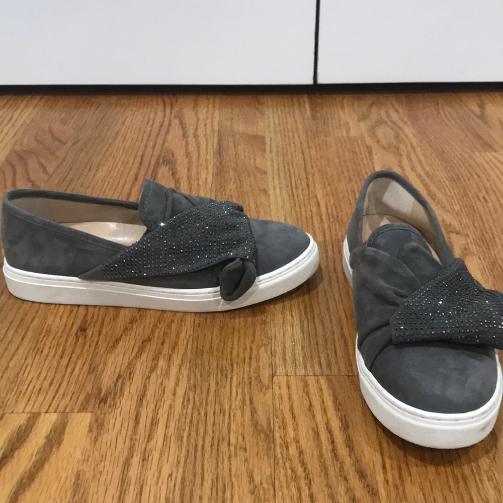Vince Camuto gray flats